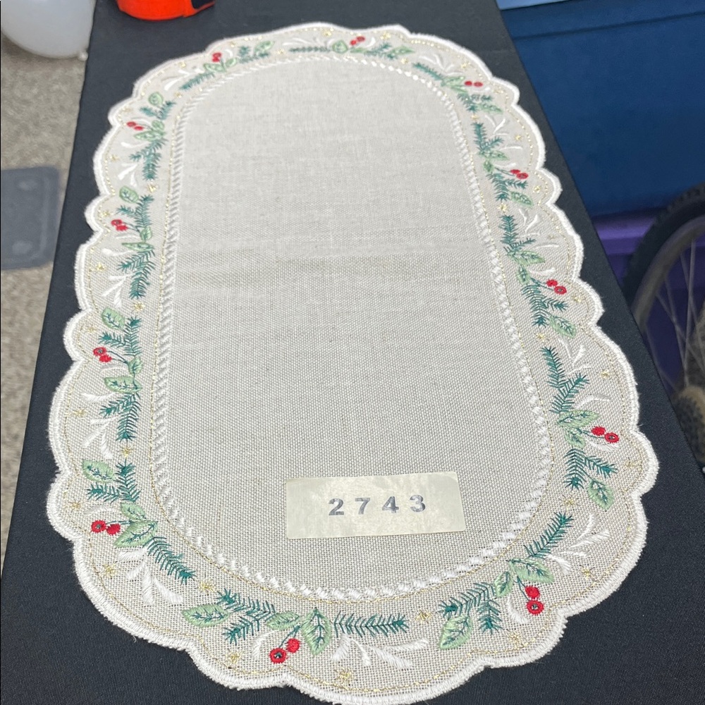 Holiday table runner oval with FESTIVE design NWOT